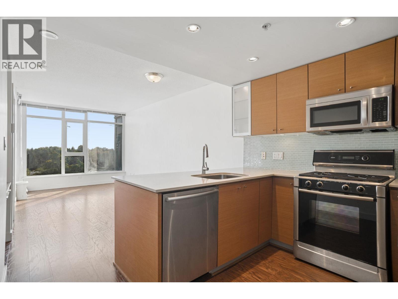 1005 7373 Westminster Highway Property Photo 11