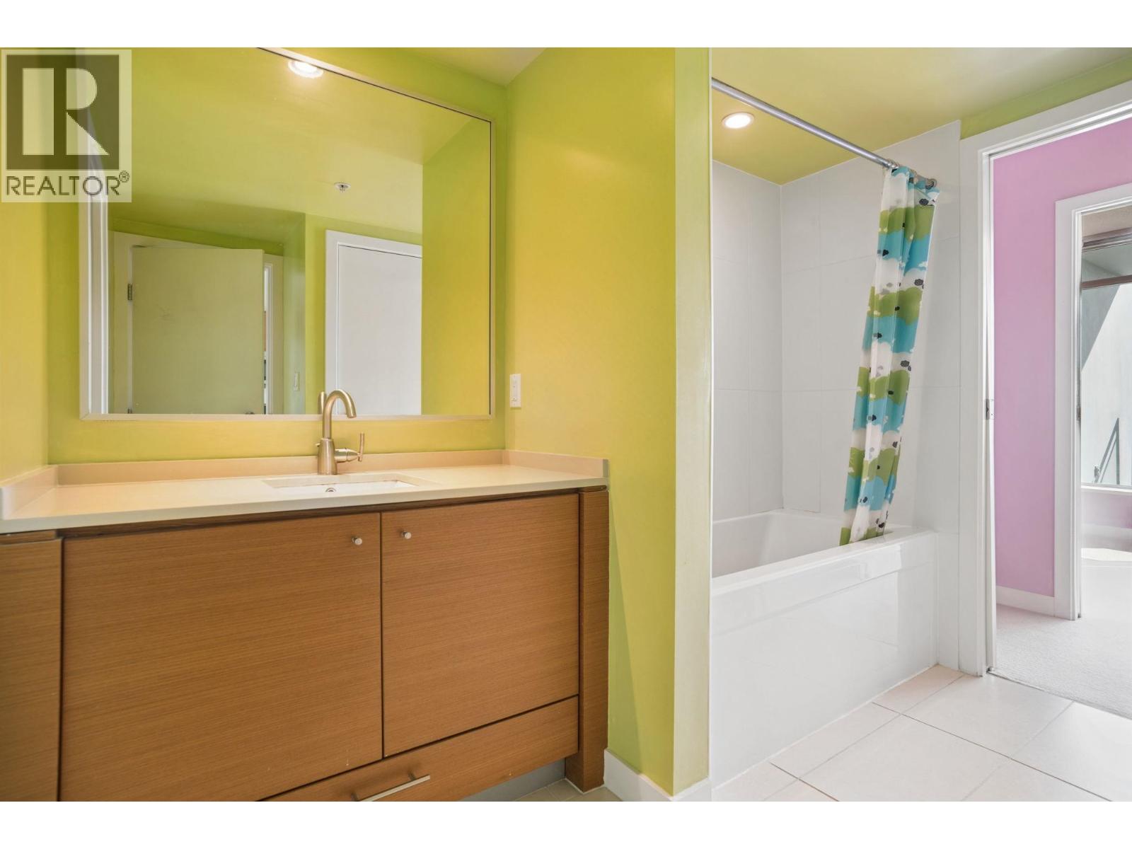 1005 7373 Westminster Highway Property Photo 16