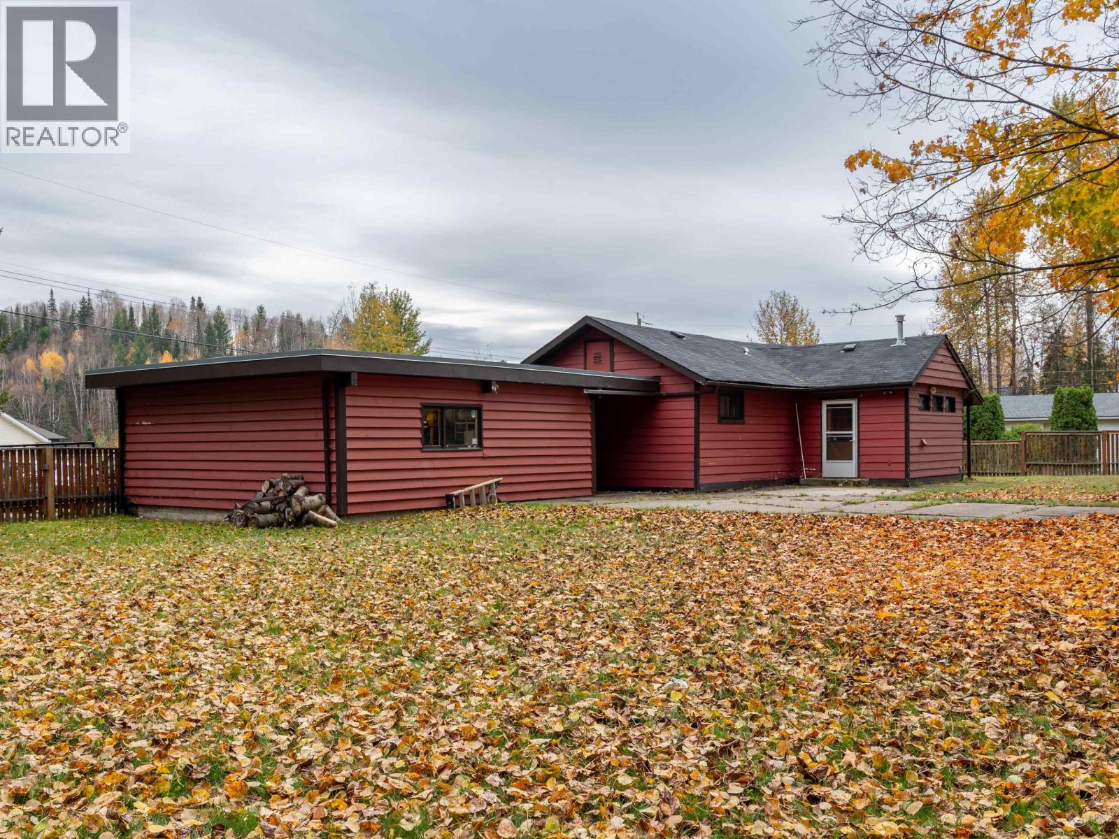5328 Cook Crescent Property Photo 3