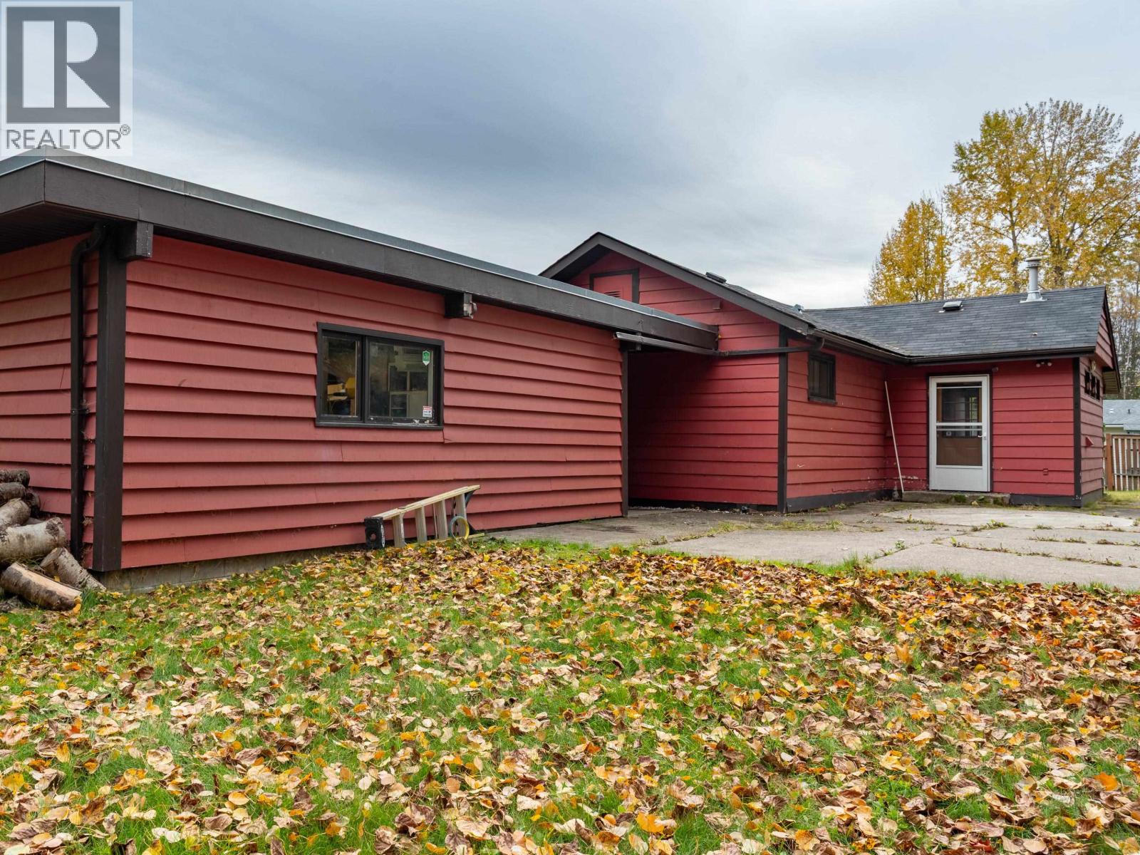 5328 Cook Crescent Property Photo 4