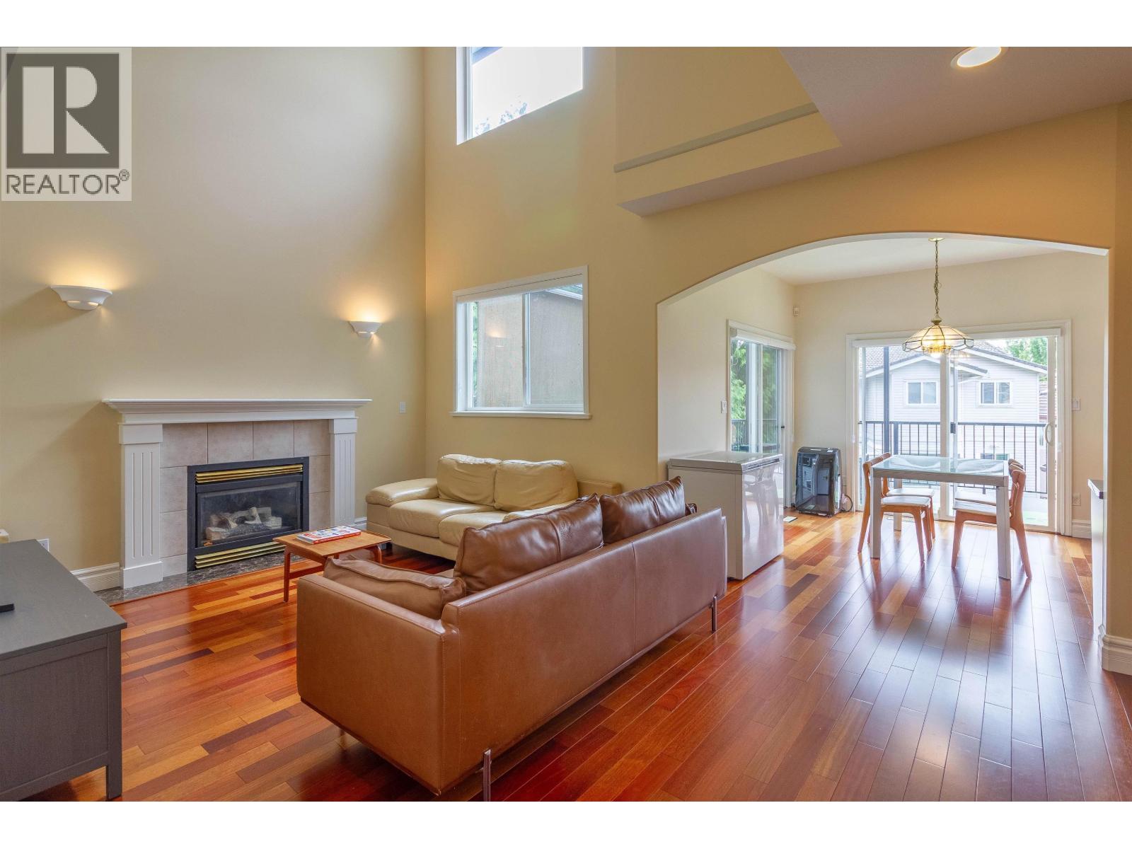 2115 Berkshire Crescent Property Photo 2