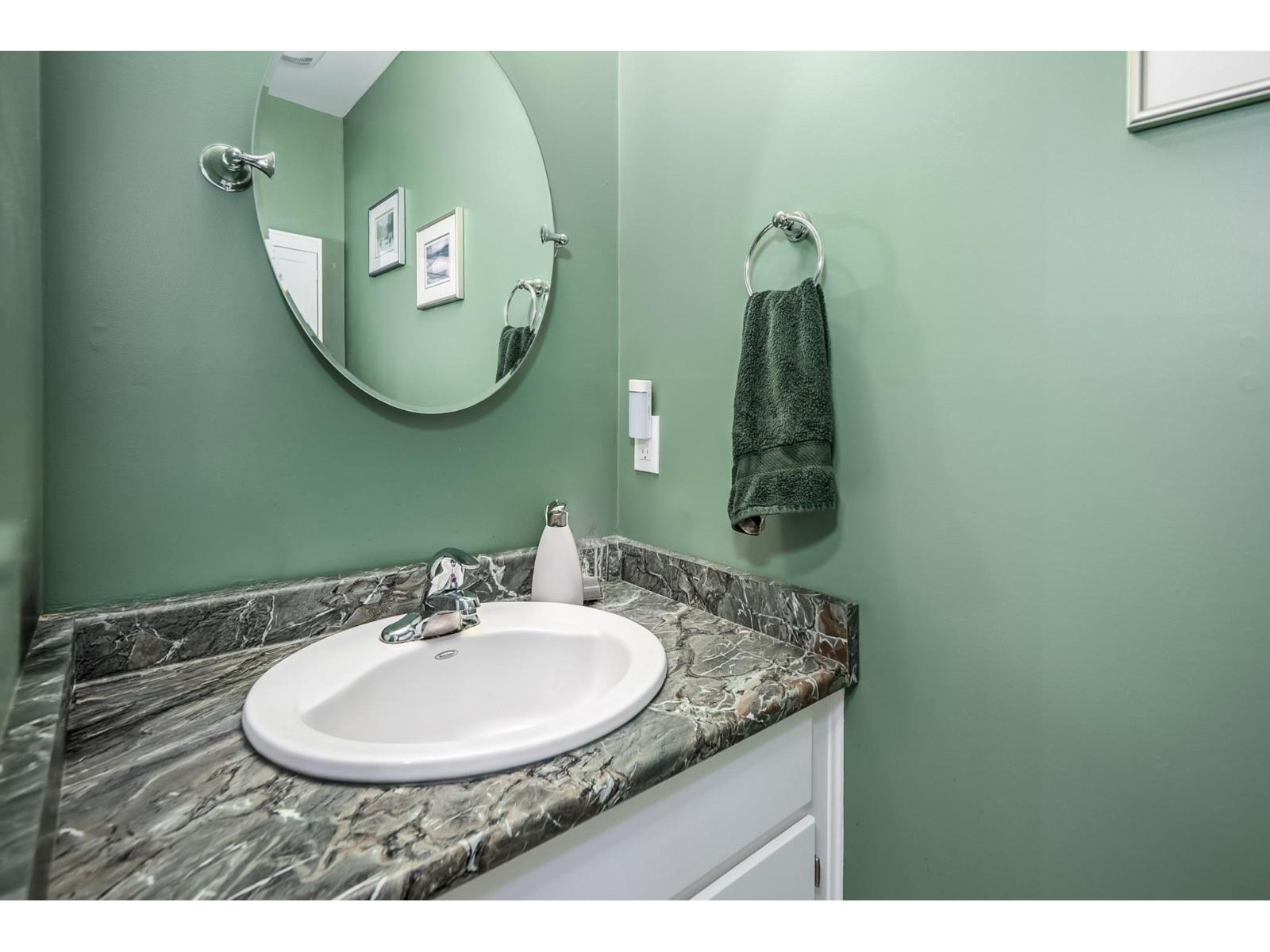 8 4840 207 Street Property Photo 15