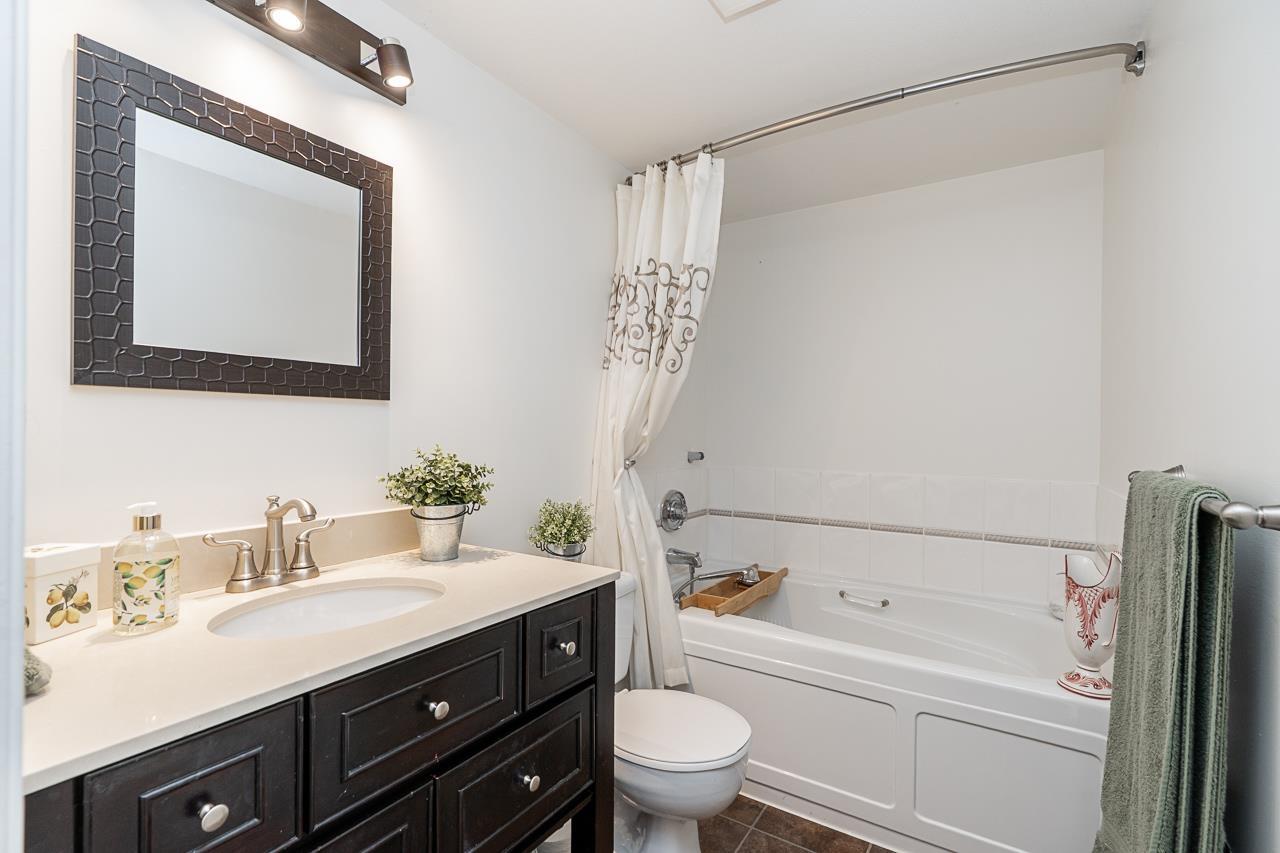 202 15130 29a Avenue Property Photo 17