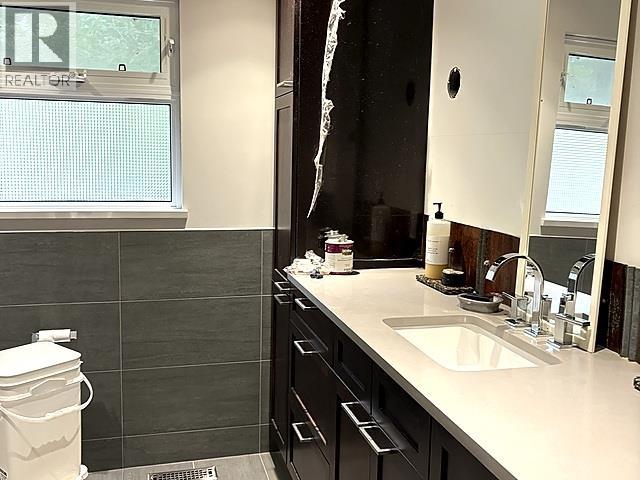 3268 Royal Avenue Property Photo 5