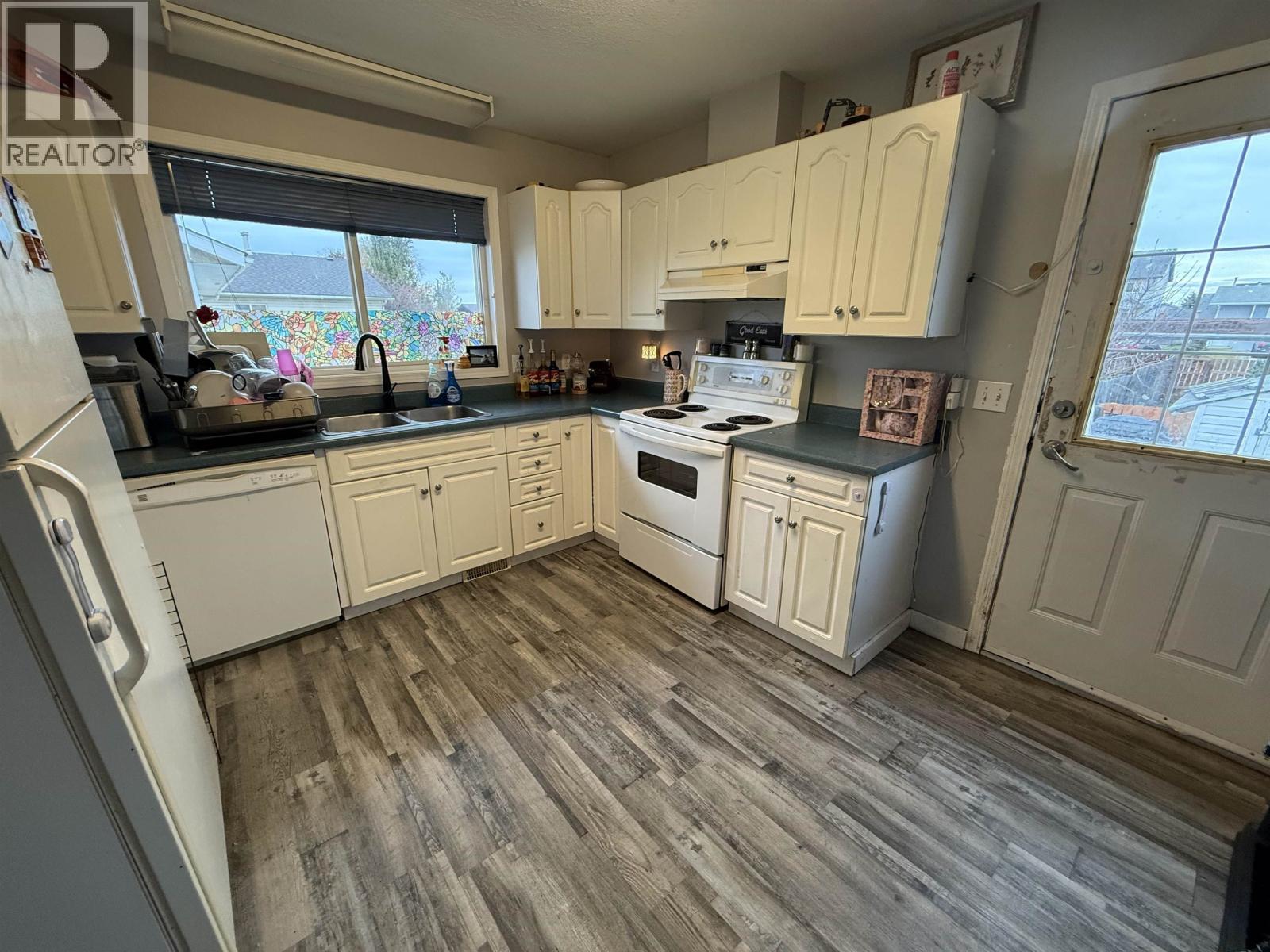 10317 90 Street Property Photo 2