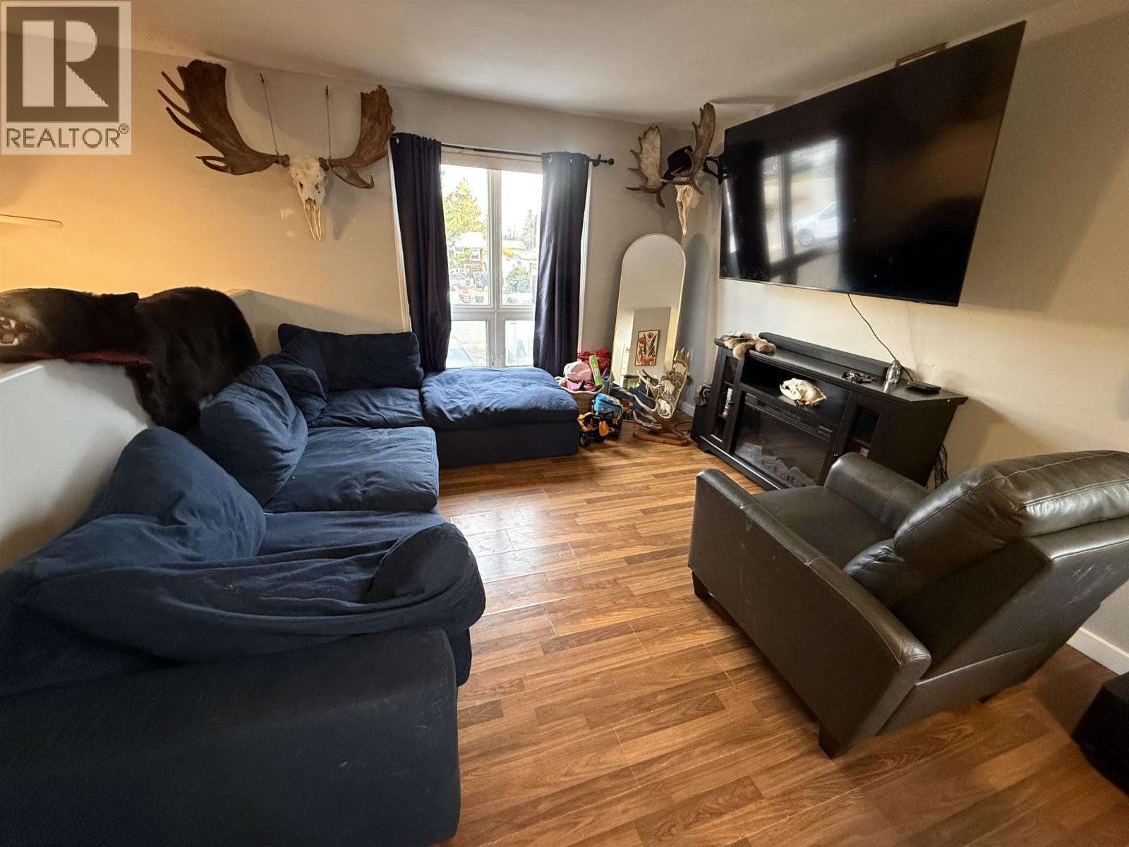 10317 90 Street Property Photo 4
