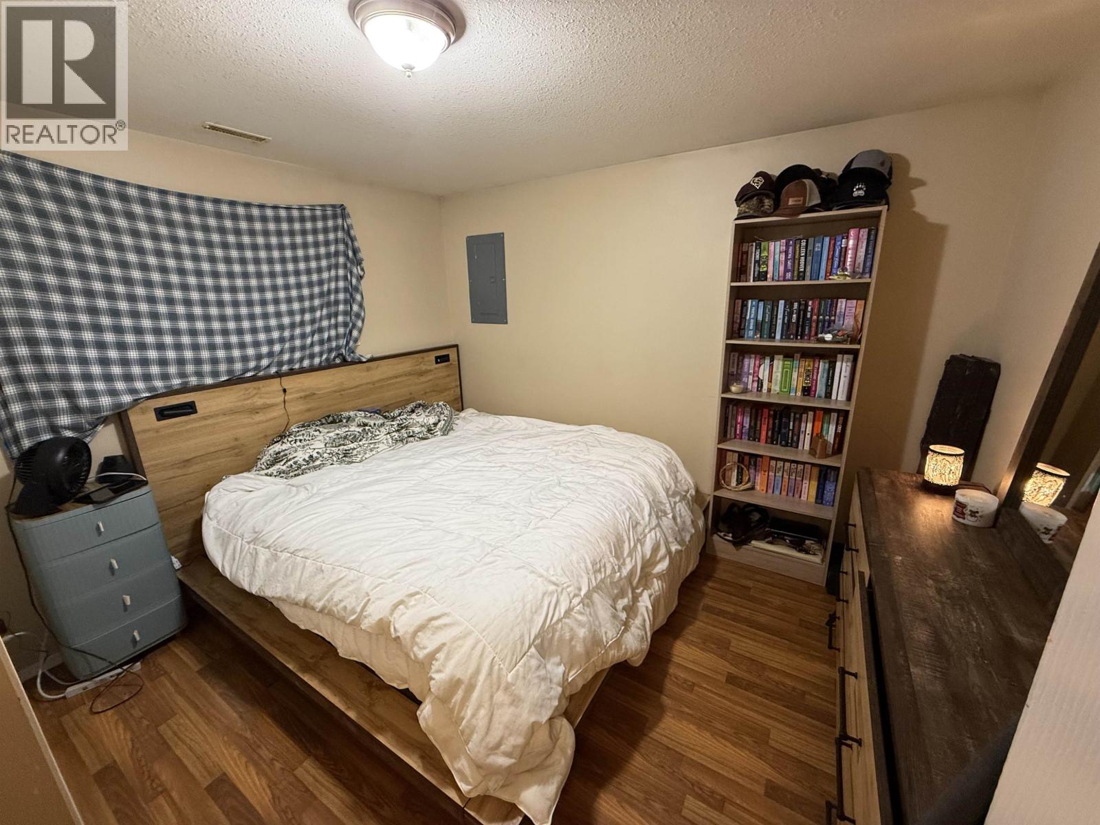 10317 90 Street Property Photo 5