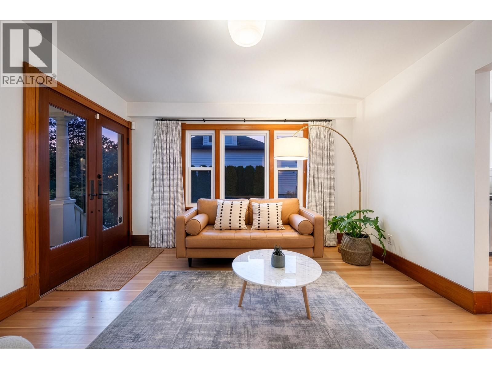 109 Oakland Street Property Photo 6
