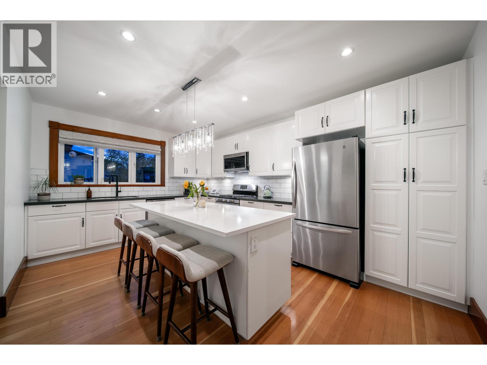 109 Oakland Street Property Photo 8