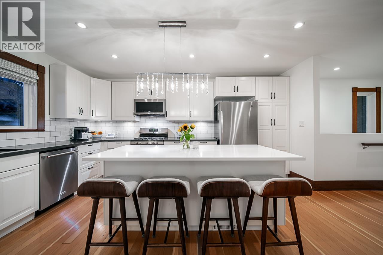 109 Oakland Street Property Photo 10