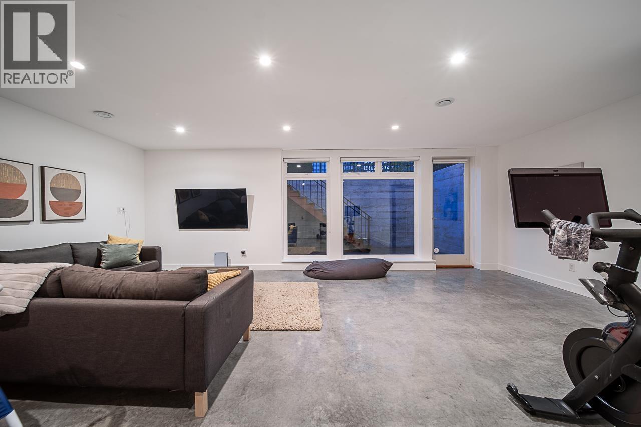 109 Oakland Street Property Photo 19