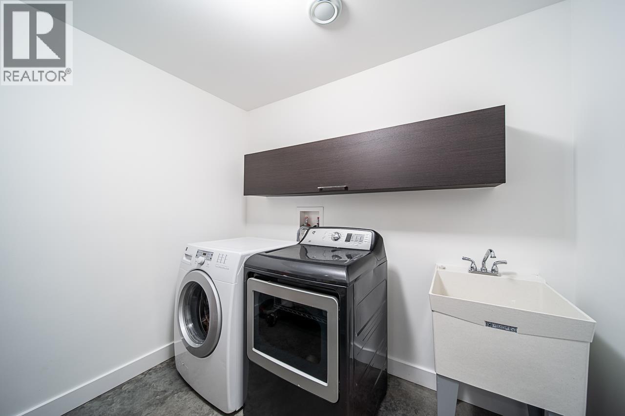 109 Oakland Street Property Photo 21