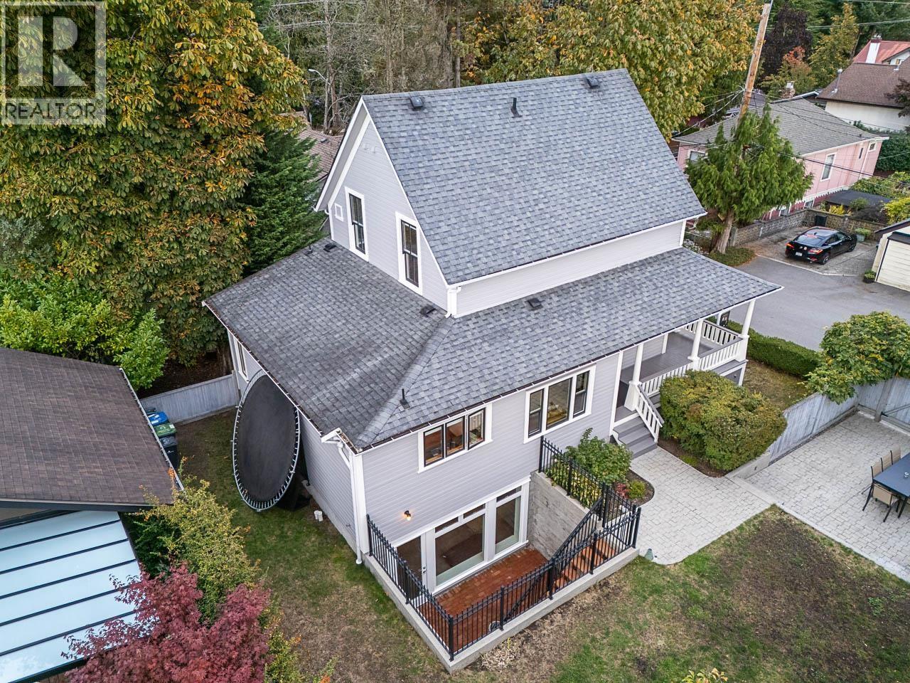 109 Oakland Street Property Photo 32