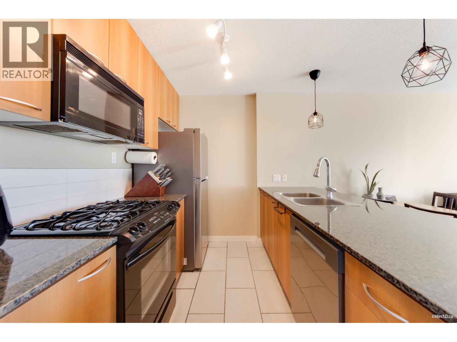 1601 7108 Collier Street Property Photo 3