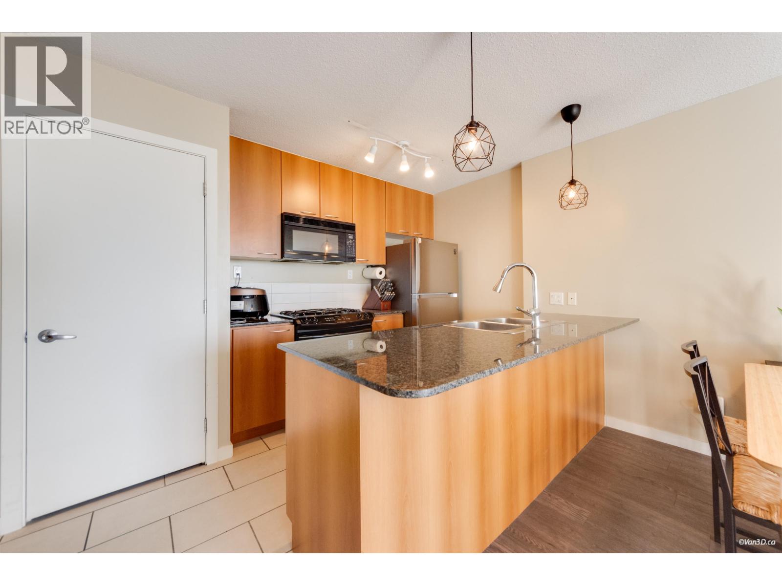 1601 7108 Collier Street Property Photo 5