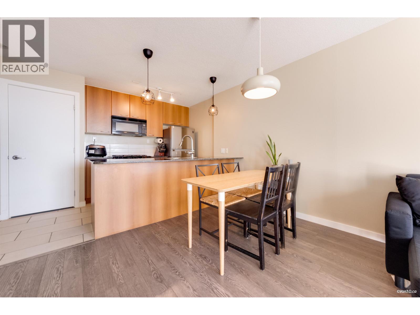 1601 7108 Collier Street Property Photo 6