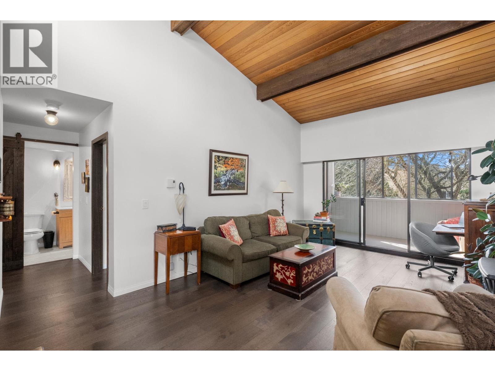301 5553 16 Avenue Property Photo 2