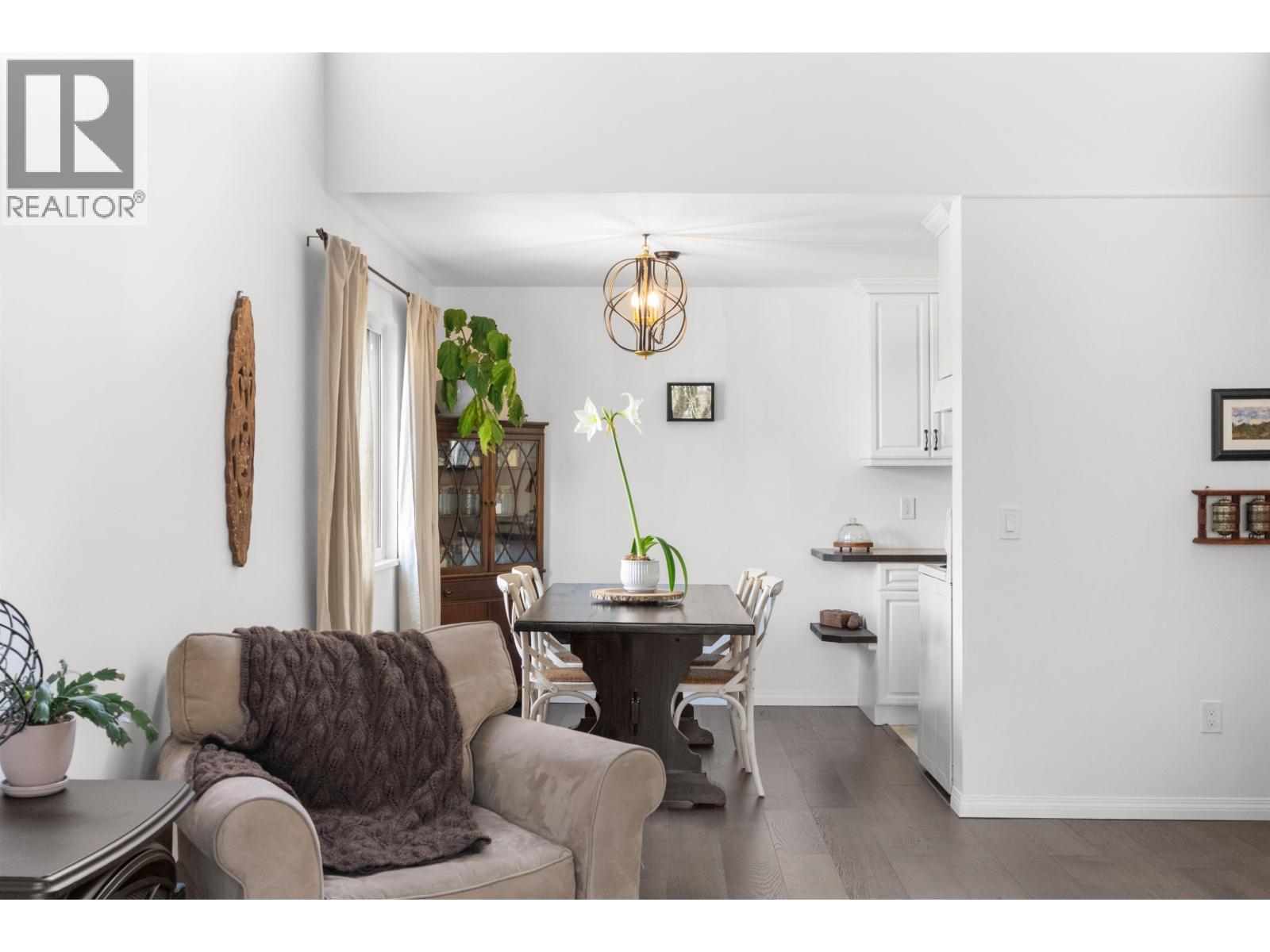 301 5553 16 Avenue Property Photo 6
