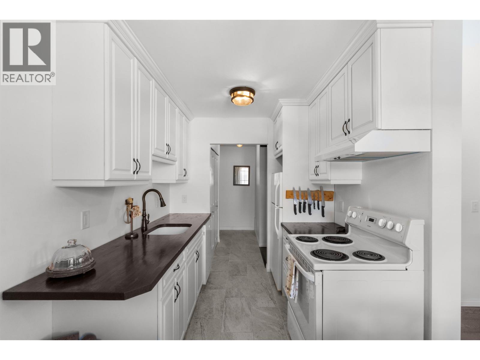 301 5553 16 Avenue Property Photo 8