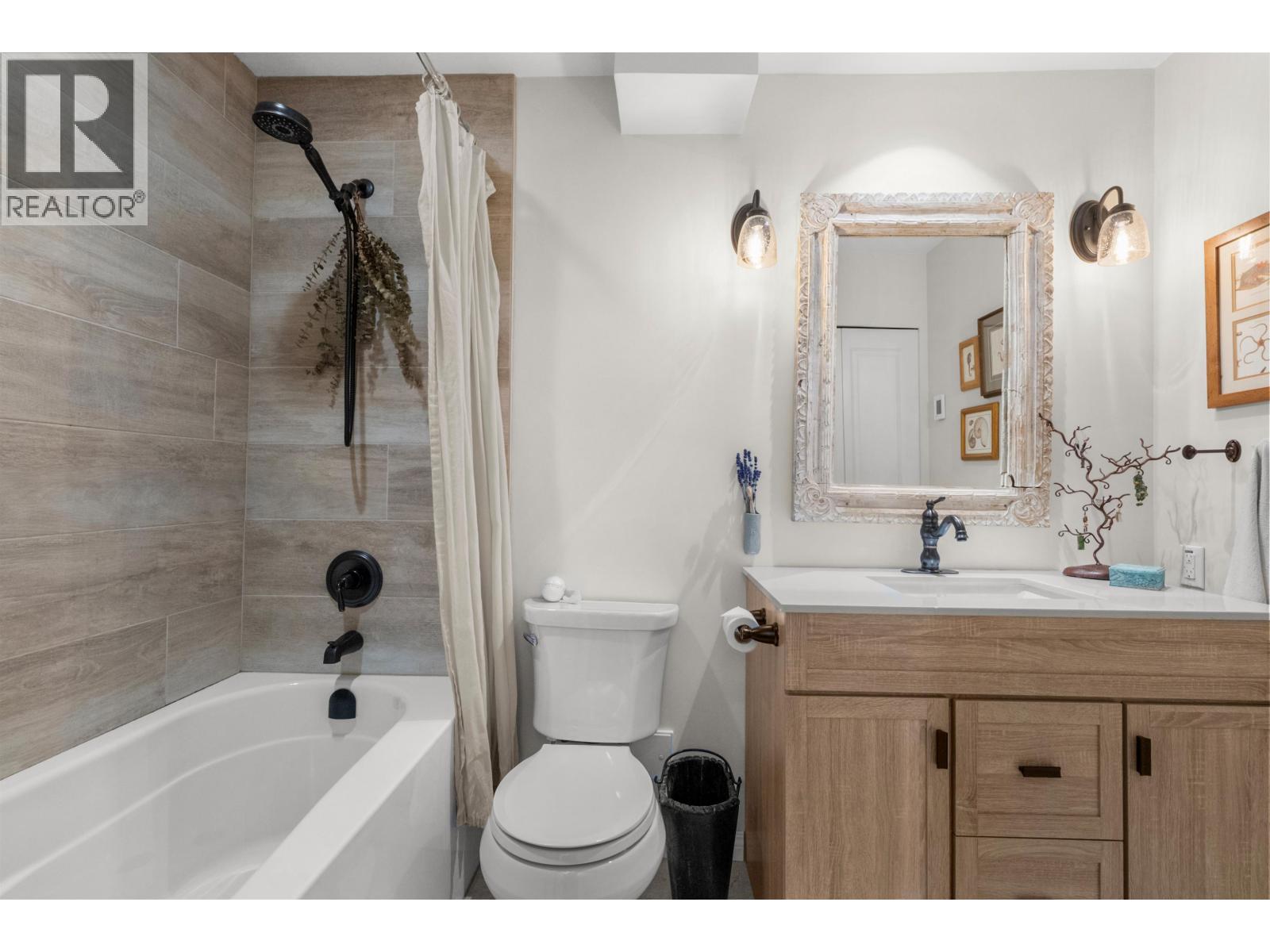 301 5553 16 Avenue Property Photo 11