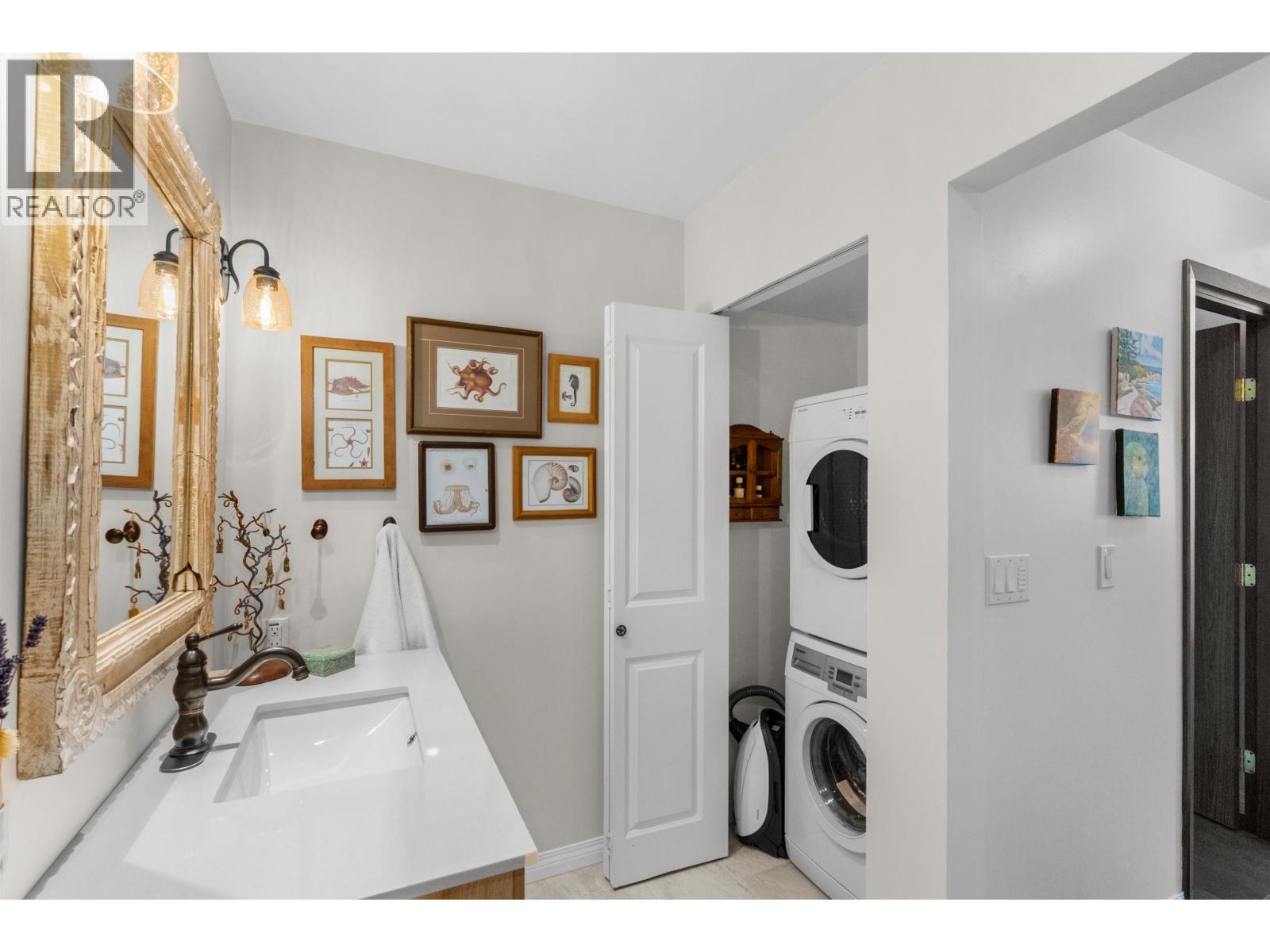 301 5553 16 Avenue Property Photo 12