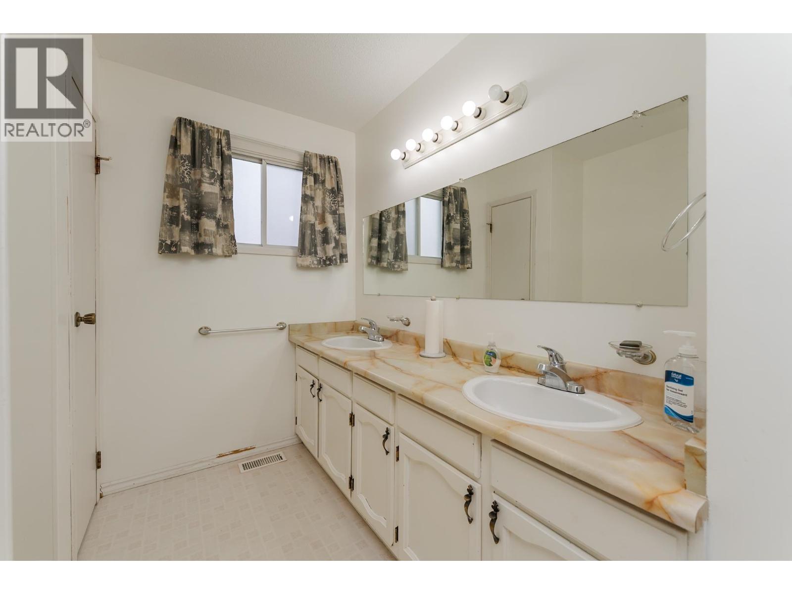 1164 Stirling Drive Property Photo 7