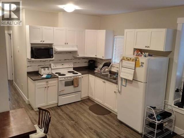 2 6878 Canada Way Property Photo 1