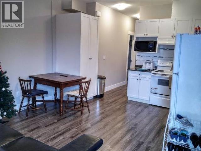 2 6878 Canada Way Property Photo 4
