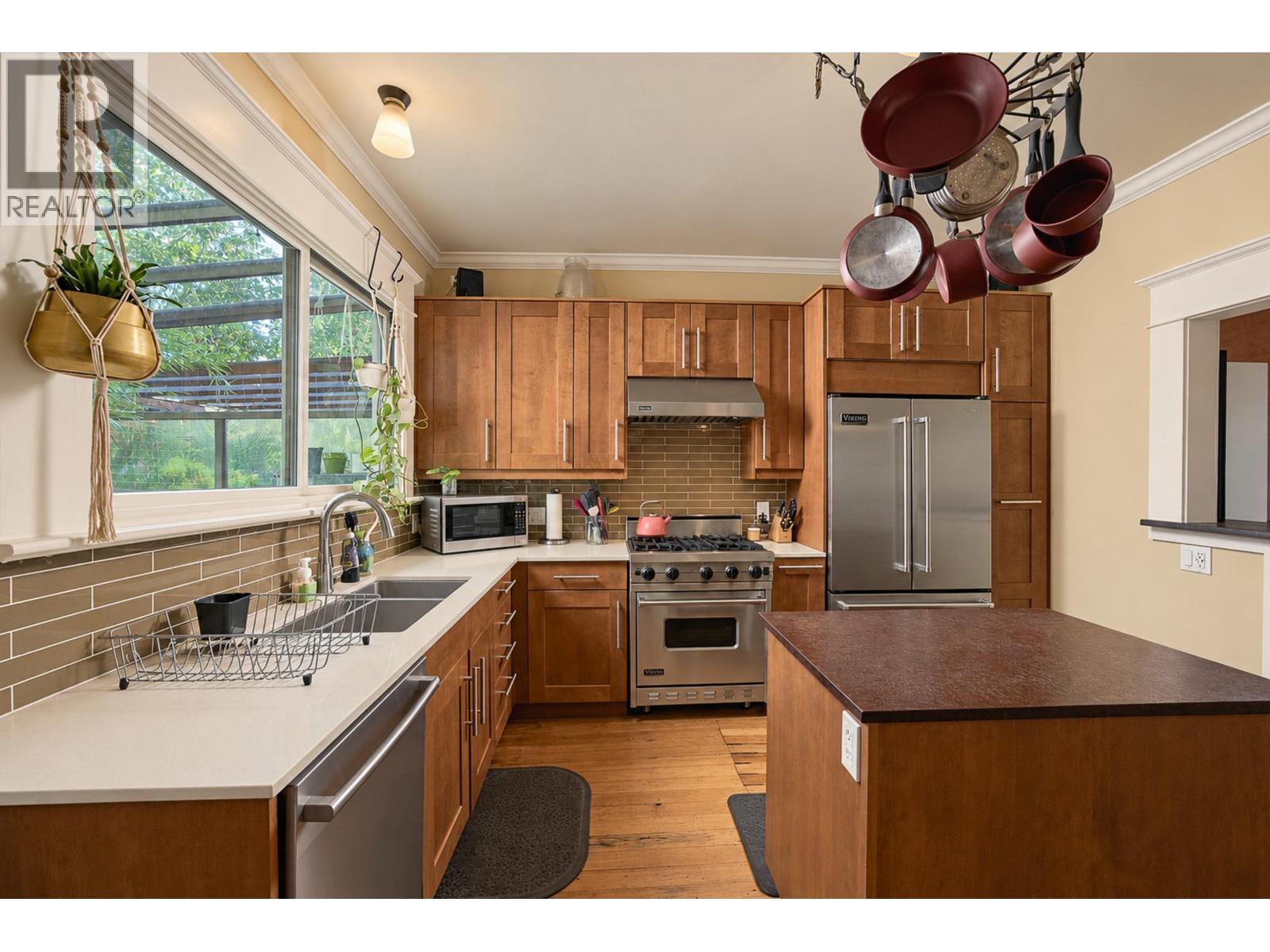 1761 E 4th Avenue Property Photo 13