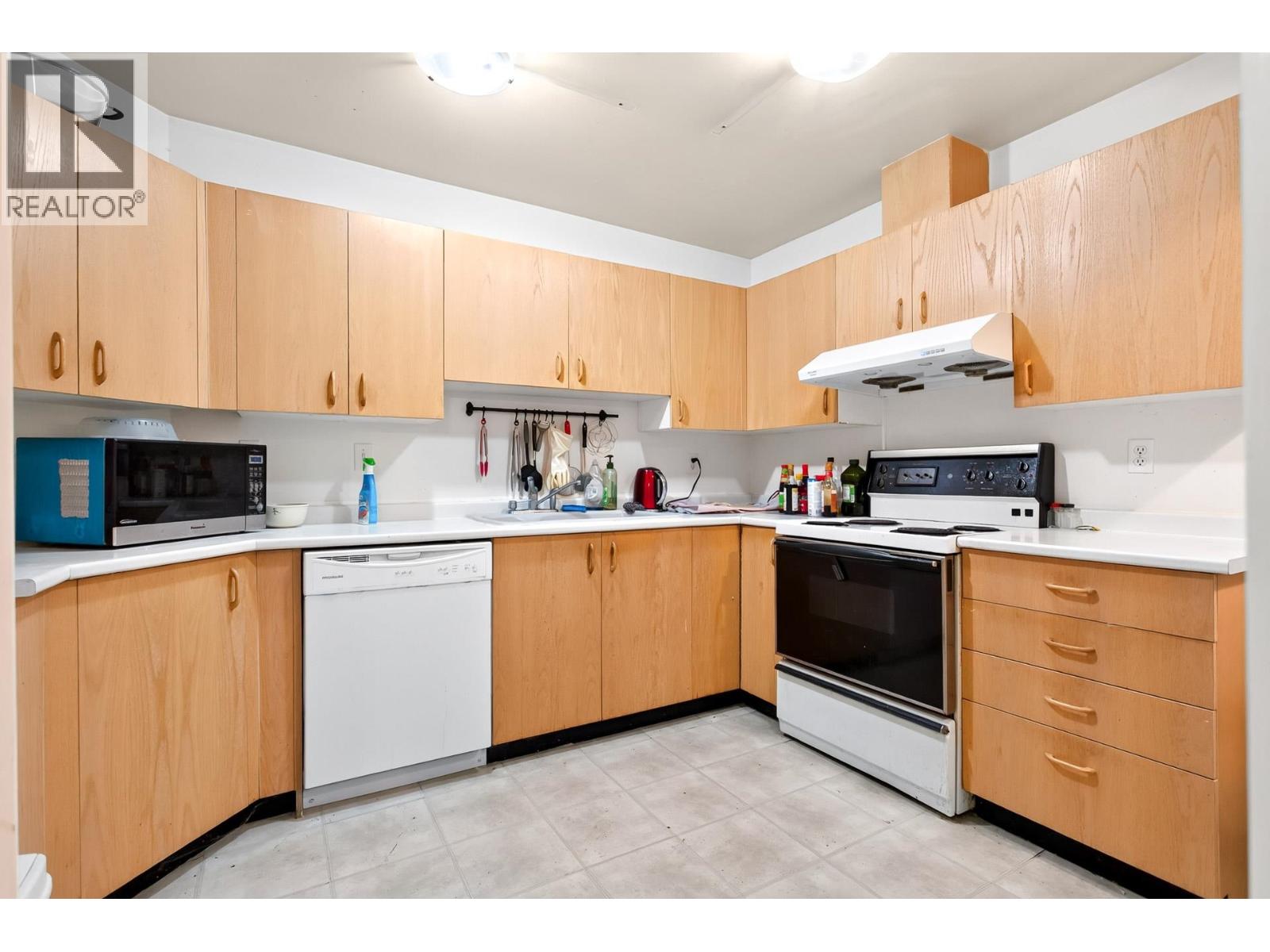 104 7560 Moffatt Road Property Photo 12