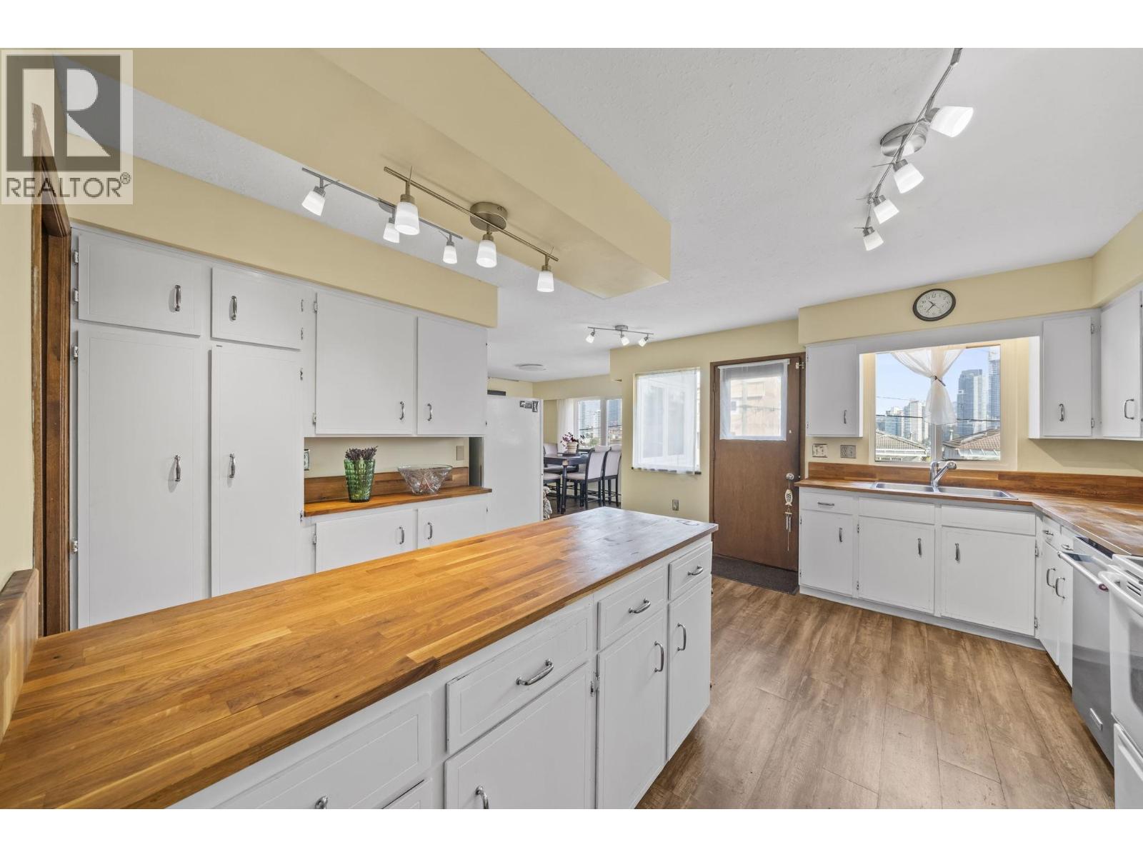 5189 Norfolk Street Property Photo 10