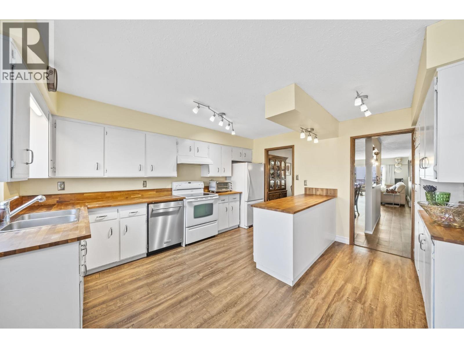 5189 Norfolk Street Property Photo 12