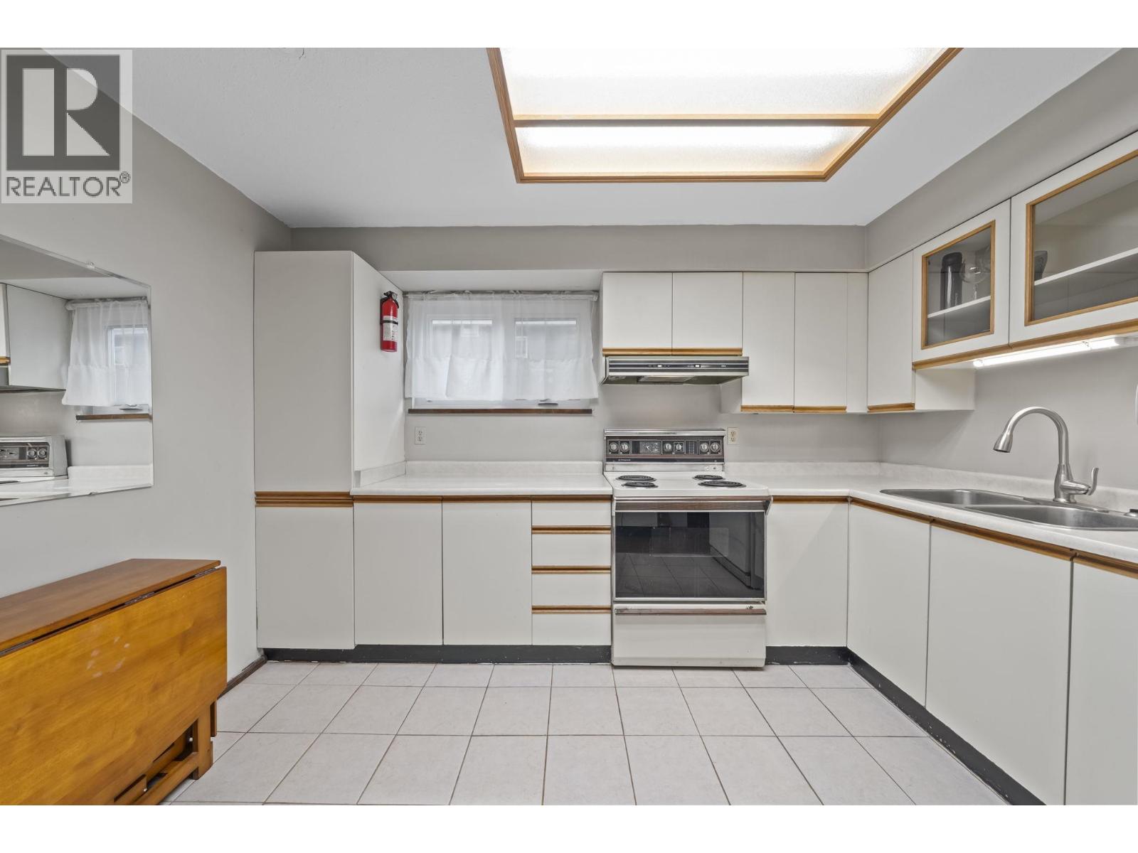 5189 Norfolk Street Property Photo 22