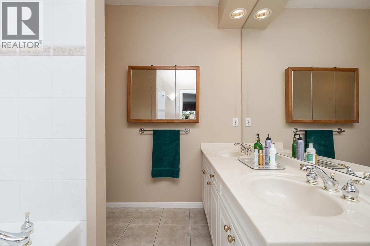 411 3098 Guildford Way Property Photo 14