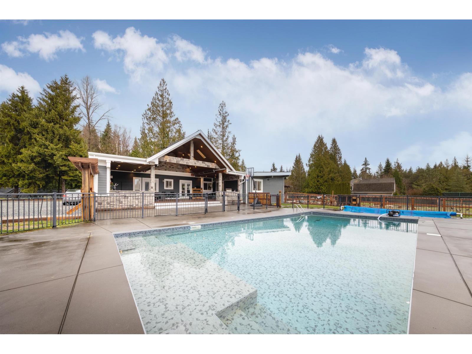 21298 36 Avenue Property Photo 17