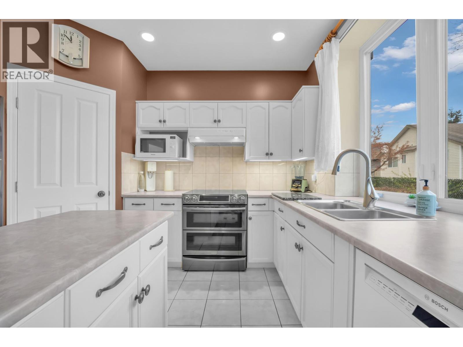 707 Omineca Avenue Property Photo 11