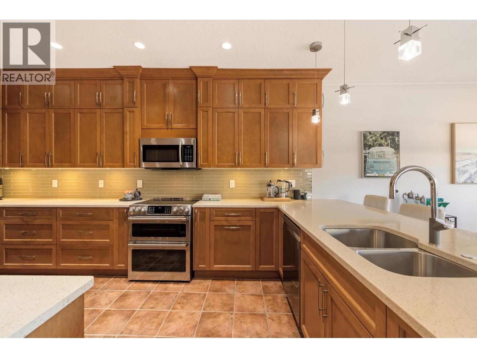 202 4743 W River Road Property Photo 16