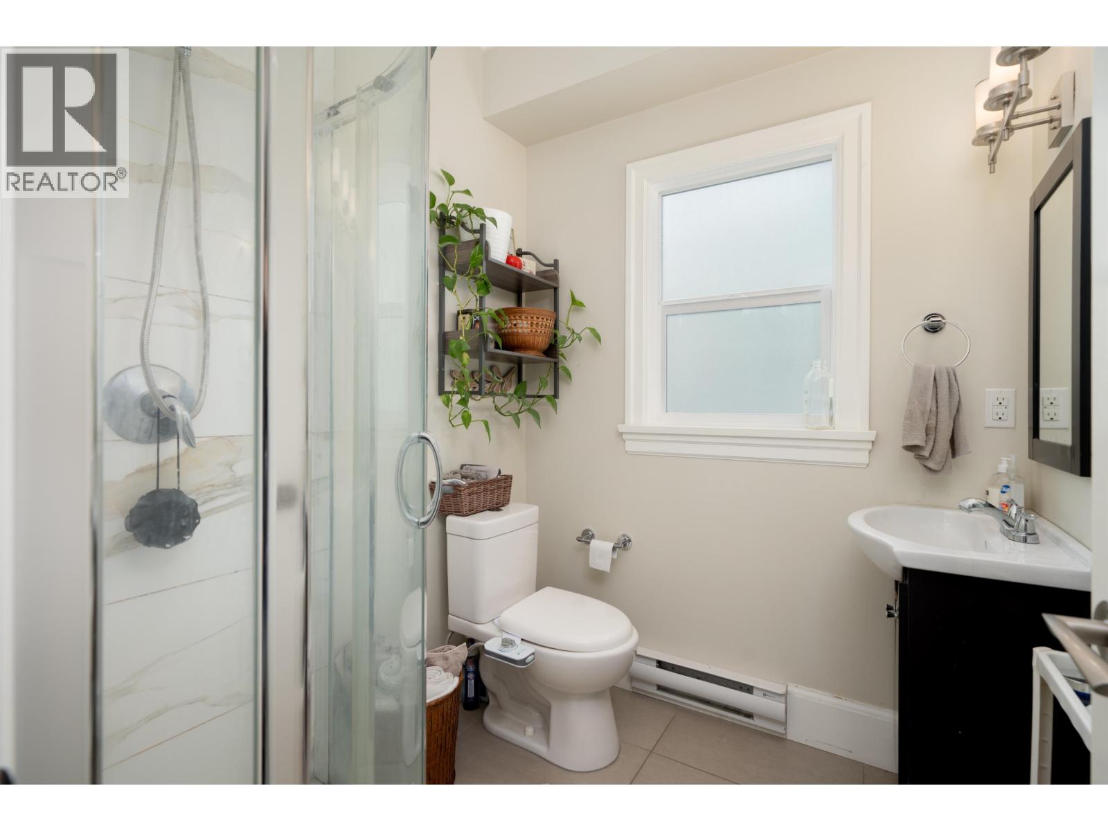518 E 11th Avenue Property Photo 16