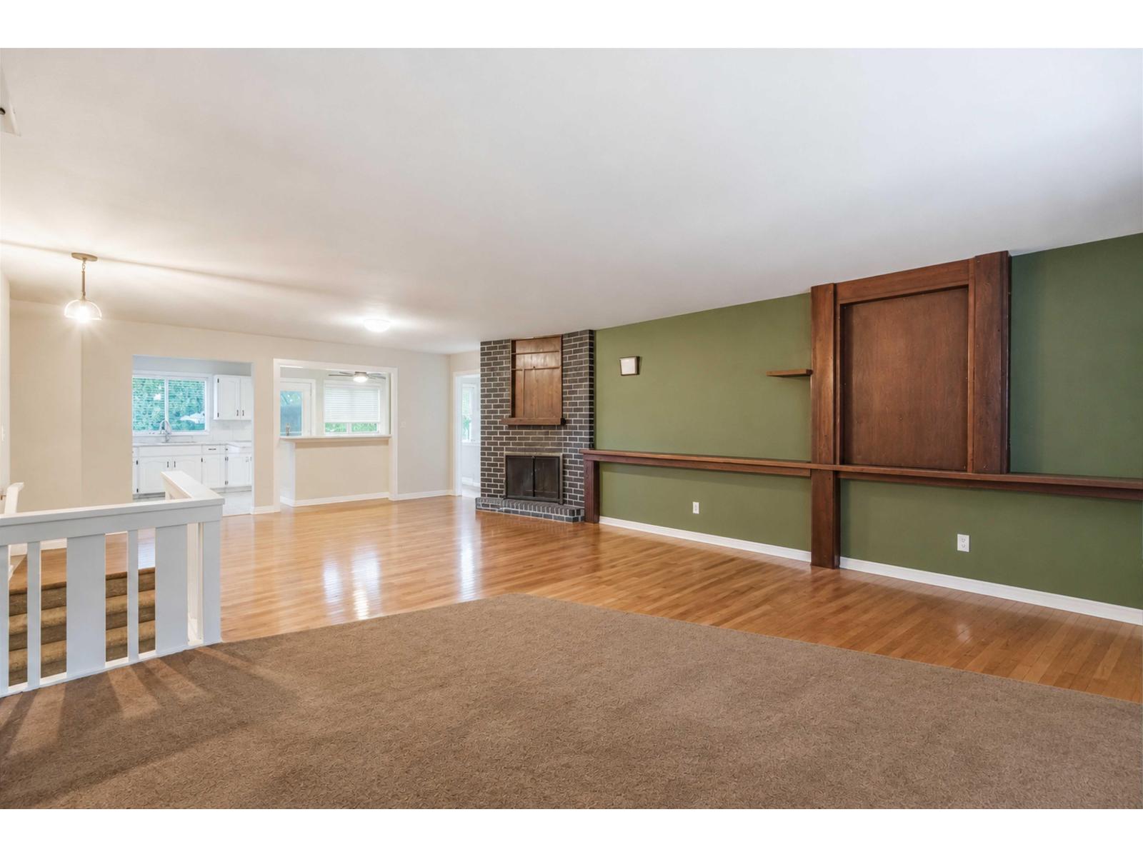 3743 Nanaimo Crescent Property Photo 7
