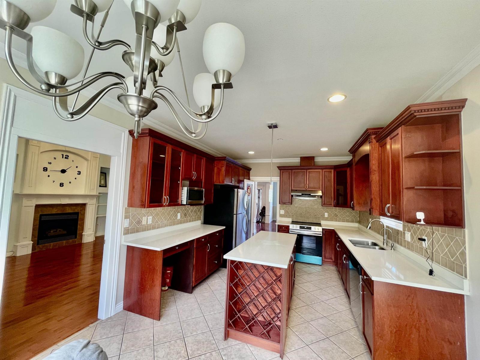 6668 183 Street Property Photo 9