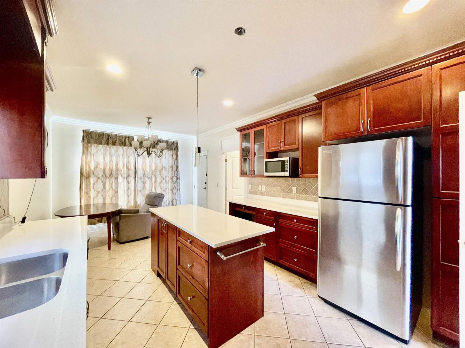 6668 183 Street Property Photo 10