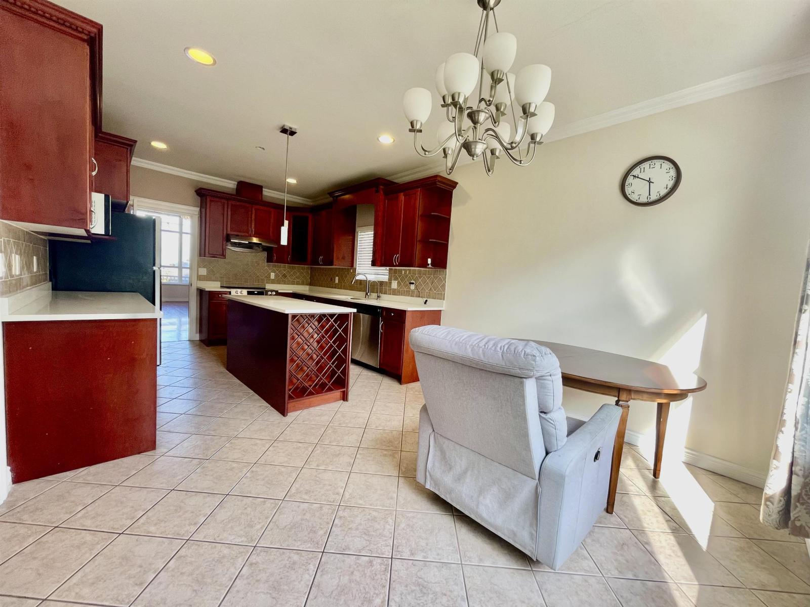 6668 183 Street Property Photo 11