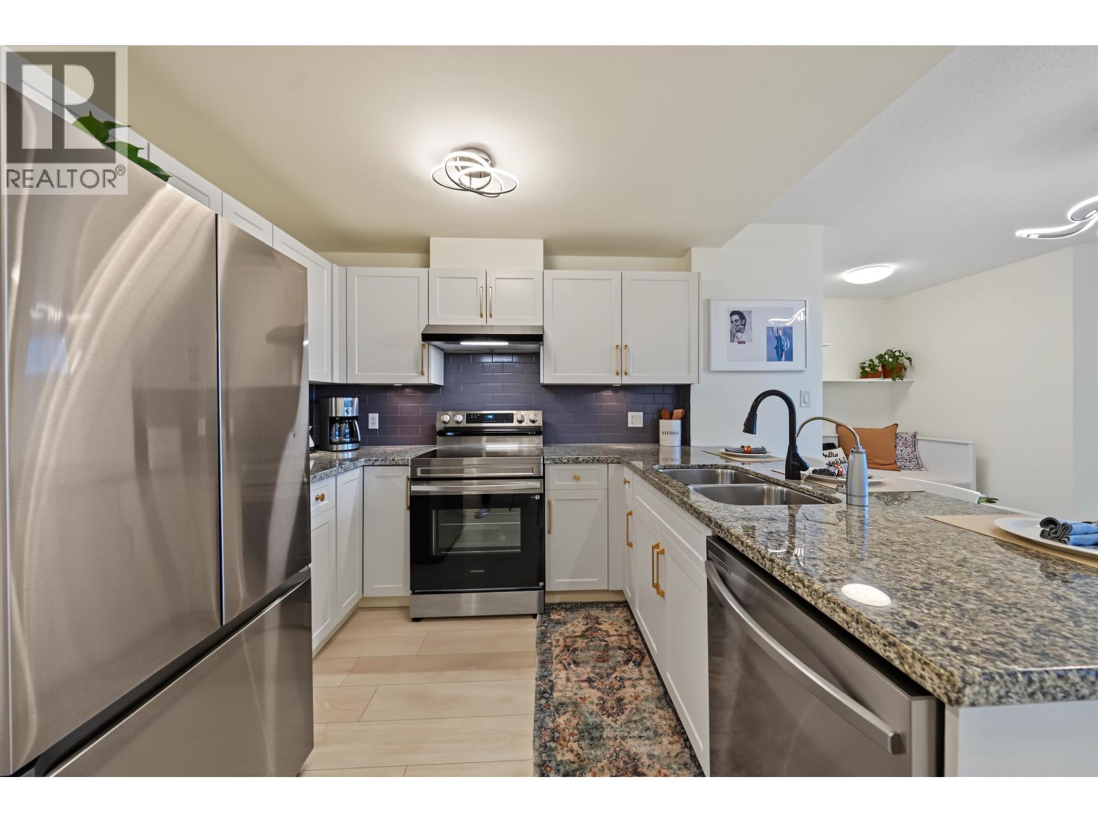 507 14 Begbie Street Property Photo 5