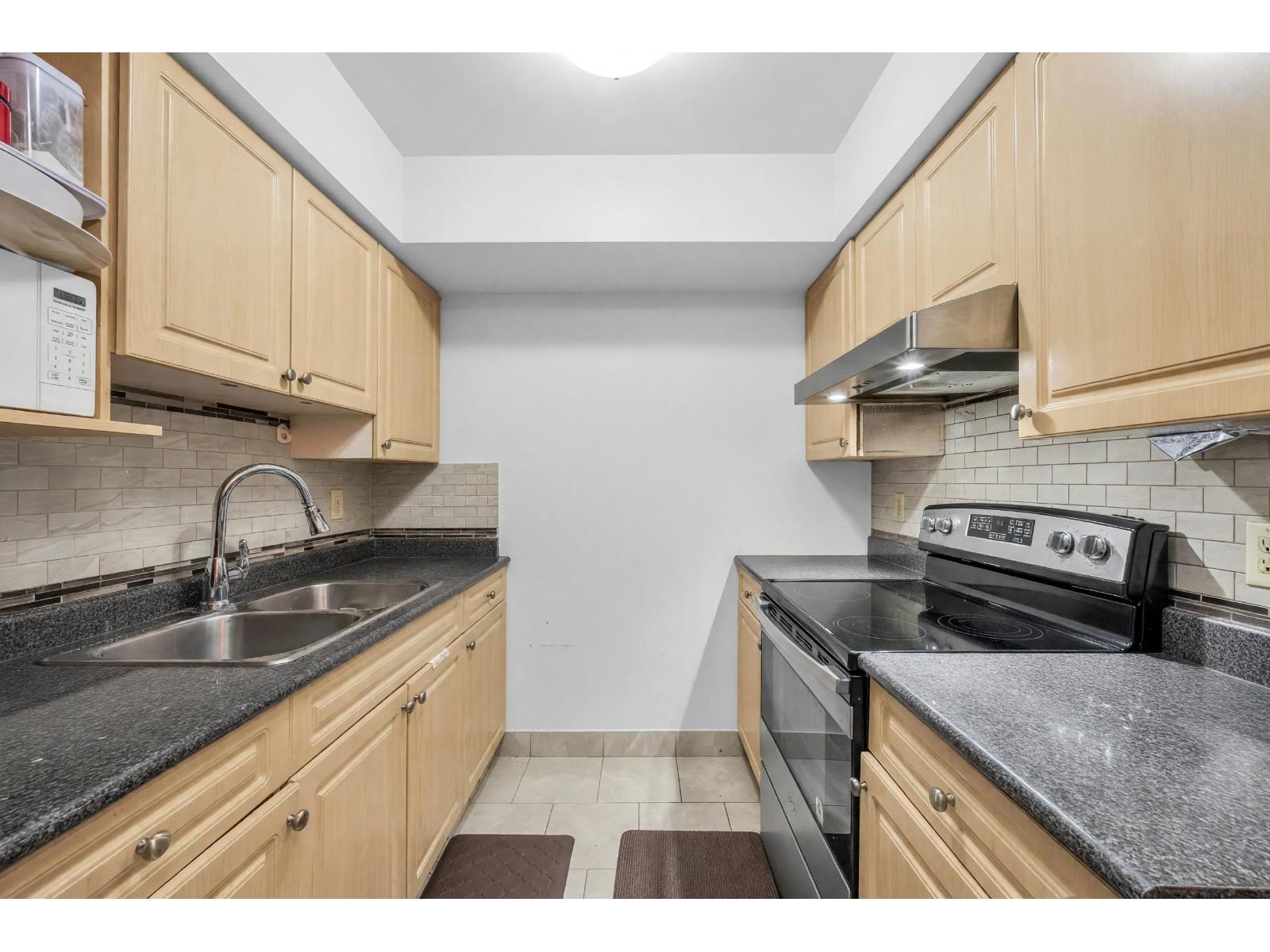 14846 Holly Park Lane Property Photo 7