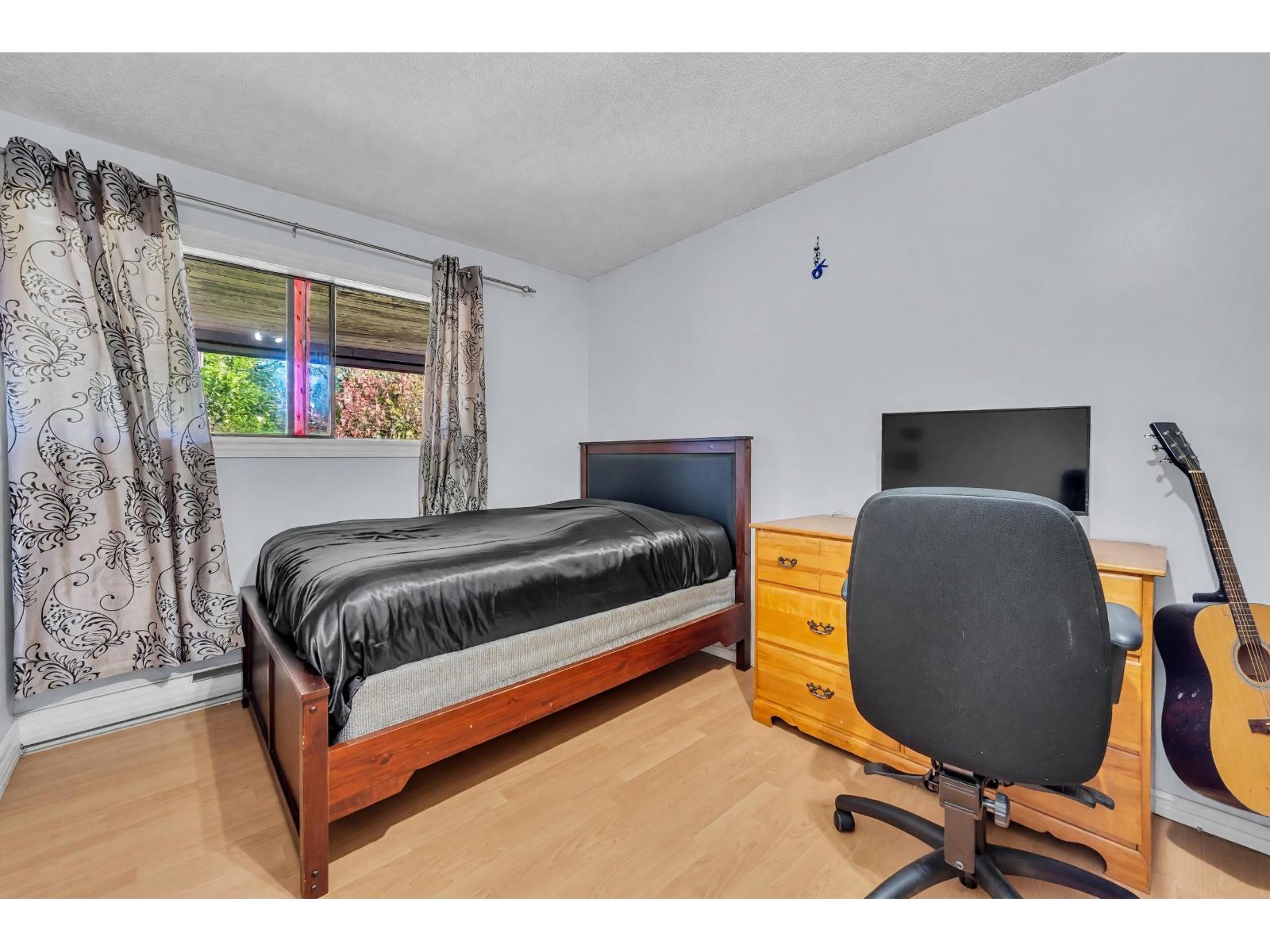 14846 Holly Park Lane Property Photo 11