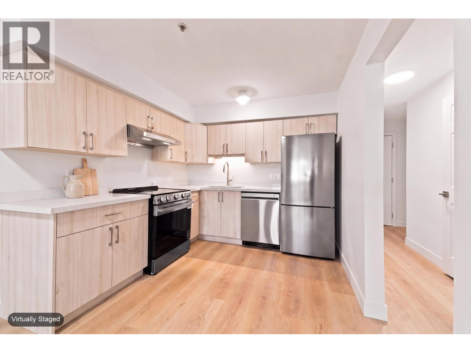 301 2928 Commercial Drive Property Photo 6