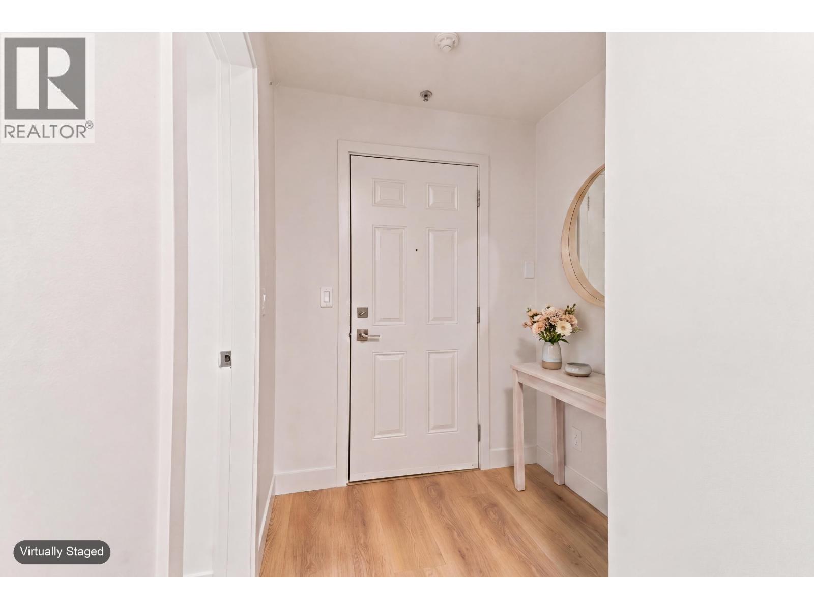 301 2928 Commercial Drive Property Photo 14
