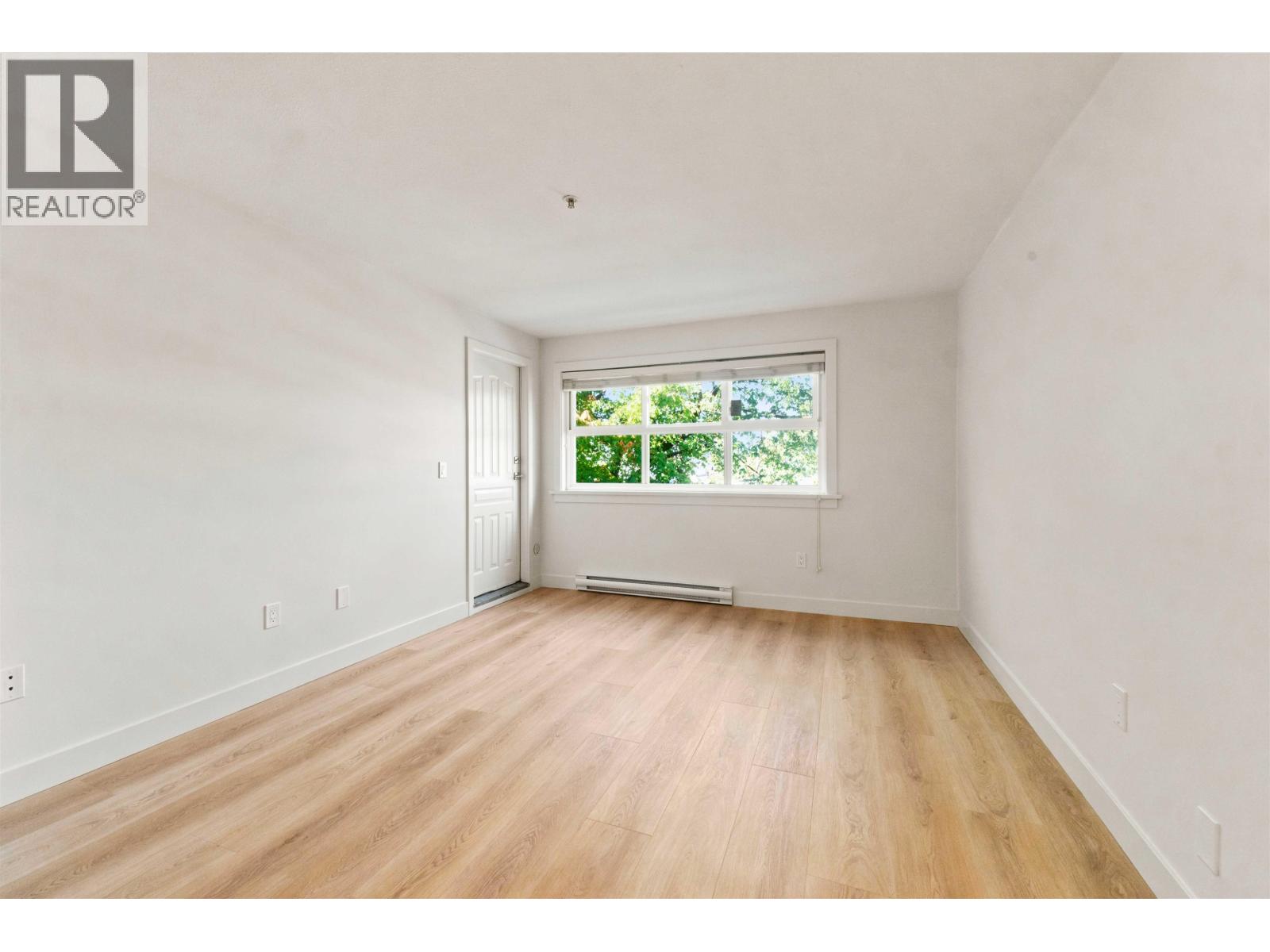 301 2928 Commercial Drive Property Photo 16