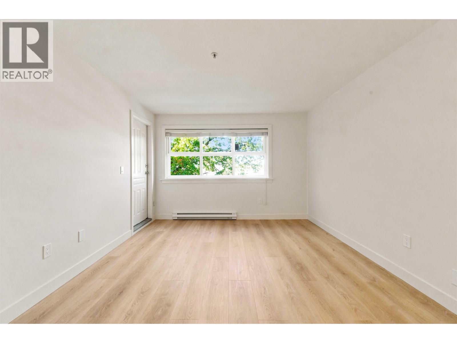 301 2928 Commercial Drive Property Photo 17