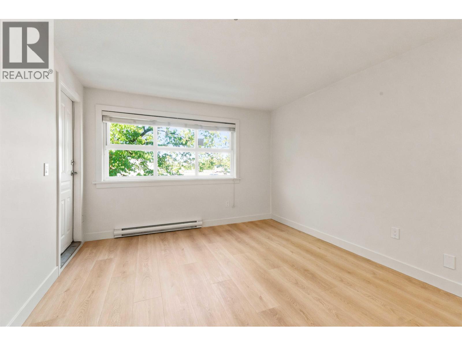 301 2928 Commercial Drive Property Photo 18
